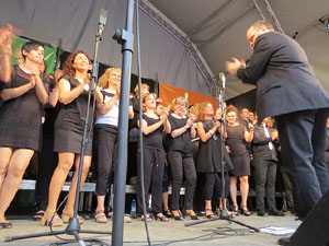 Festival A Capella 2015. Cor Gospel Girona a la pla&ccedil;a de la Independ&egrave;ncia