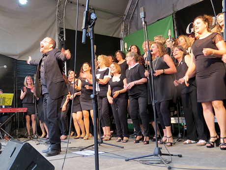 Festival A Capella 2015. Cor Gospel Girona a la pla&ccedil;a de la Independ&egrave;ncia
