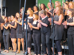 Festival A Capella 2015. Cor Gospel Girona a la pla&ccedil;a de la Independ&egrave;ncia