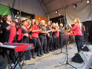 Festival A Capella 2015. Gospelians de Girona a la plaça de la Independència