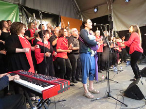 Festival A Capella 2015. Gospelians de Girona a la plaça de la Independència