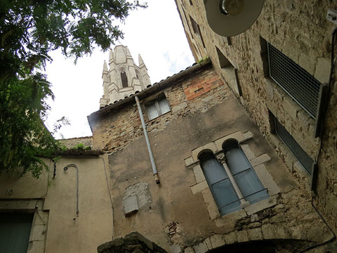 El campanar de Sant Feliu i l'Arc de Trasfiguera