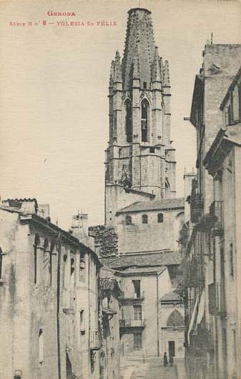 Vista de l'església i el campanar de Sant Feliu des de la pujada homònima. 1900-1924