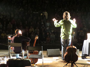 Diada Nacional 2015. Concert a les escales de la Catedral