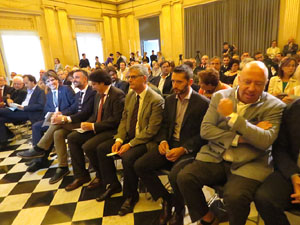 Diada Nacional 2015. Acte institucional al Sal&oacute; de descans del Teatre Municipal de Girona