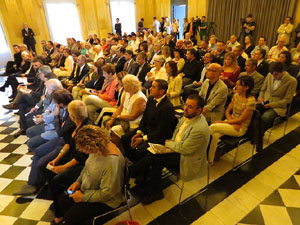 Diada Nacional 2015. Acte institucional al Sal&oacute; de descans del Teatre Municipal de Girona