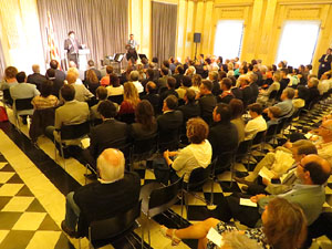 Diada Nacional 2015. Acte institucional al Sal&oacute; de descans del Teatre Municipal de Girona