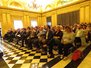 Diada Nacional 2015. Acte institucional al Sal&oacute; de descans del Teatre Municipal de Girona