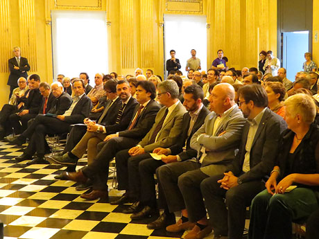 Diada Nacional 2015. Acte institucional al Sal&oacute; de descans del Teatre Municipal de Girona