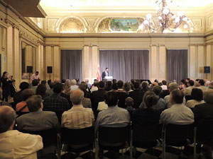 Diada Nacional 2015. Acte institucional al Sal&oacute; de descans del Teatre Municipal de Girona