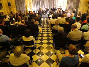 Diada Nacional 2015. Acte institucional al Sal&oacute; de descans del Teatre Municipal de Girona