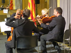 Diada Nacional 2015. Acte institucional al Sal&oacute; de descans del Teatre Municipal de Girona