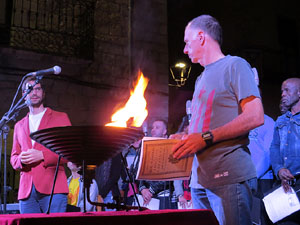 Diada Nacional 2015. IX Marxa de Torxes de Girona. Actes a la pla&ccedil;a del Vi