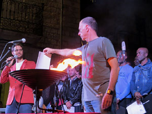 Diada Nacional 2015. IX Marxa de Torxes de Girona. Actes a la pla&ccedil;a del Vi