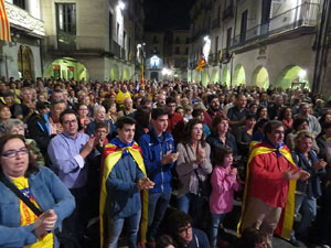 Diada Nacional 2015. IX Marxa de Torxes de Girona. Actes a la pla&ccedil;a del Vi
