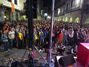 Diada Nacional 2015. IX Marxa de Torxes de Girona. Actes a la pla&ccedil;a del Vi