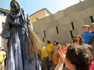 Festes de Primavera de Girona 2015. Cercavila amb el Tarl&agrave;