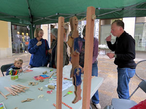 Festes de Primavera de Girona 2015. Taller de Tarlanets a la Rambla de la Llibertat