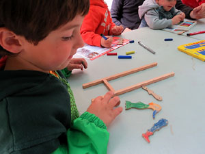 Festes de Primavera de Girona 2015. Taller de Tarlanets a la Rambla de la Llibertat
