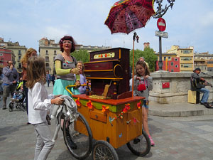 Festes de Primavera de Girona 2015. Espectacle Miss Umbrel&middot;la