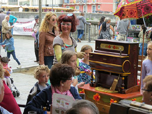 Festes de Primavera de Girona 2015. Espectacle Miss Umbrel&middot;la