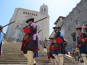 Girona resisteix! Jornades de recreació històrica de la Guerra de Successió. Desfilada pels carrers