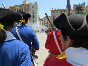 Girona resisteix! Jornades de recreaci&oacute; hist&ograve;rica de la Guerra de Successi&oacute;. Escaramussa al Pont de Pedra