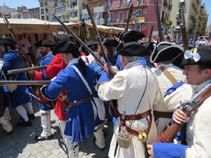 Girona resisteix! Jornades de recreaci&oacute; hist&ograve;rica de la Guerra de Successi&oacute;. Escaramussa al Pont de Pedra
