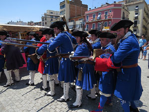Girona resisteix! Jornades de recreaci&oacute; hist&ograve;rica de la Guerra de Successi&oacute;. Escaramussa al Pont de Pedra