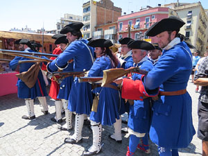 Girona resisteix! Jornades de recreaci&oacute; hist&ograve;rica de la Guerra de Successi&oacute;. Escaramussa al Pont de Pedra