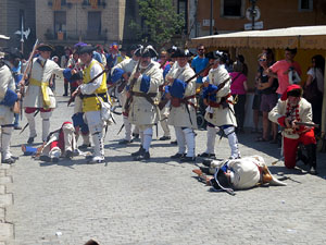 Girona resisteix! Jornades de recreaci&oacute; hist&ograve;rica de la Guerra de Successi&oacute;. Escaramussa al Pont de Pedra