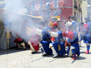 Girona resisteix! Jornades de recreaci&oacute; hist&ograve;rica de la Guerra de Successi&oacute;. Escaramussa al Pont de Pedra