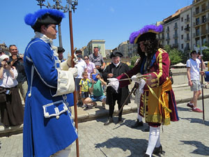 Girona resisteix! Jornades de recreaci&oacute; hist&ograve;rica de la Guerra de Successi&oacute;. Escaramussa al Pont de Pedra