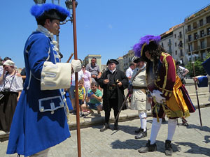 Girona resisteix! Jornades de recreaci&oacute; hist&ograve;rica de la Guerra de Successi&oacute;. Escaramussa al Pont de Pedra