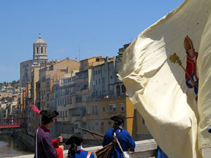 Girona resisteix! Jornades de recreaci&oacute; hist&ograve;rica de la Guerra de Successi&oacute;. Escaramussa al Pont de Pedra