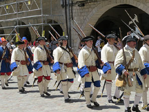 Girona resisteix! Jornades de recreaci&oacute; hist&ograve;rica de la Guerra de Successi&oacute;. Presentaci&oacute; dels grups i jura de bandera