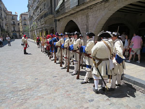 Girona resisteix! Jornades de recreaci&oacute; hist&ograve;rica de la Guerra de Successi&oacute;. Presentaci&oacute; dels grups i jura de bandera