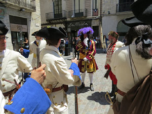 Girona resisteix! Jornades de recreaci&oacute; hist&ograve;rica de la Guerra de Successi&oacute;. Presentaci&oacute; dels grups i jura de bandera