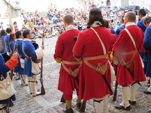 Girona resisteix! Jornades de recreaci&oacute; hist&ograve;rica de la Guerra de Successi&oacute;. Presentaci&oacute; de l'esdeveniment a la pla&ccedil;a de la Catedral