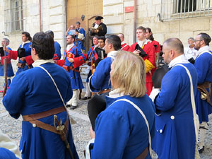 Girona resisteix! Jornades de recreaci&oacute; hist&ograve;rica de la Guerra de Successi&oacute;. Presentaci&oacute; de l'esdeveniment a la pla&ccedil;a de la Catedral