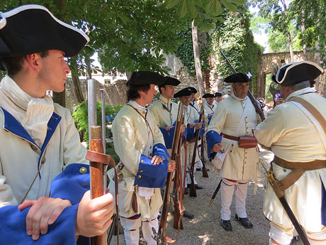 Girona resisteix! Jornades de recreació històrica de la Guerra de Successió. Trobada per iniciar la desfilada