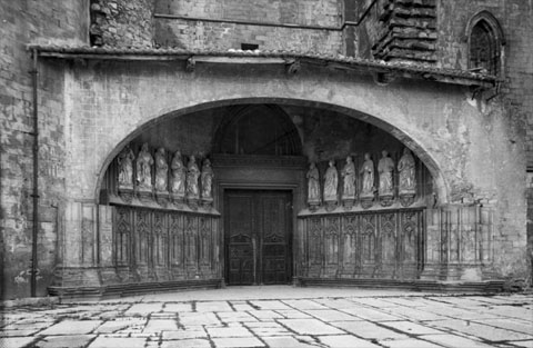 La porta dels Apòstols, 1885-1911