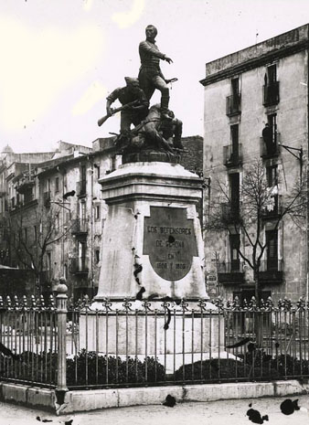 El monument als defensors de Girona durant els setges de 1808-1809, més conegut com d'Àlvarez de Castro, a la plaça de Sant Agustí o de la Independència. 1910-1922
