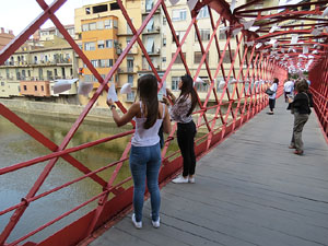 Sant Jordi 2015 a Girona. Estenem Poesia, per &Ograve;mnium Giron&egrave;s 
