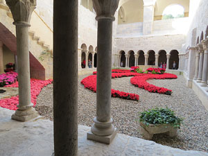 Temps de Flors 2015. Claustre del monestir de Sant Daniel