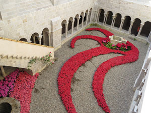Temps de Flors 2015. Claustre del monestir de Sant Daniel
