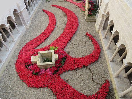 Temps de Flors 2015. Monestir de Sant Daniel. Decoració floral del claustre