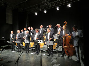 Temps de Flors 2015. Estrena de la sardana Temps de Flors d'Eduard Font Coll