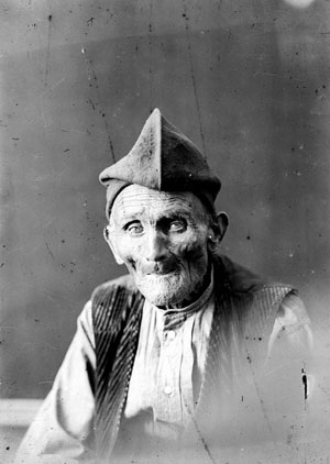 Festival MOT 2016. Exposici&oacute; Vides miN&Uacute;Scules al viaducte del tren