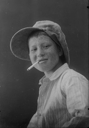 Festival MOT 2016. Exposici&oacute; Vides miN&Uacute;Scules al viaducte del tren